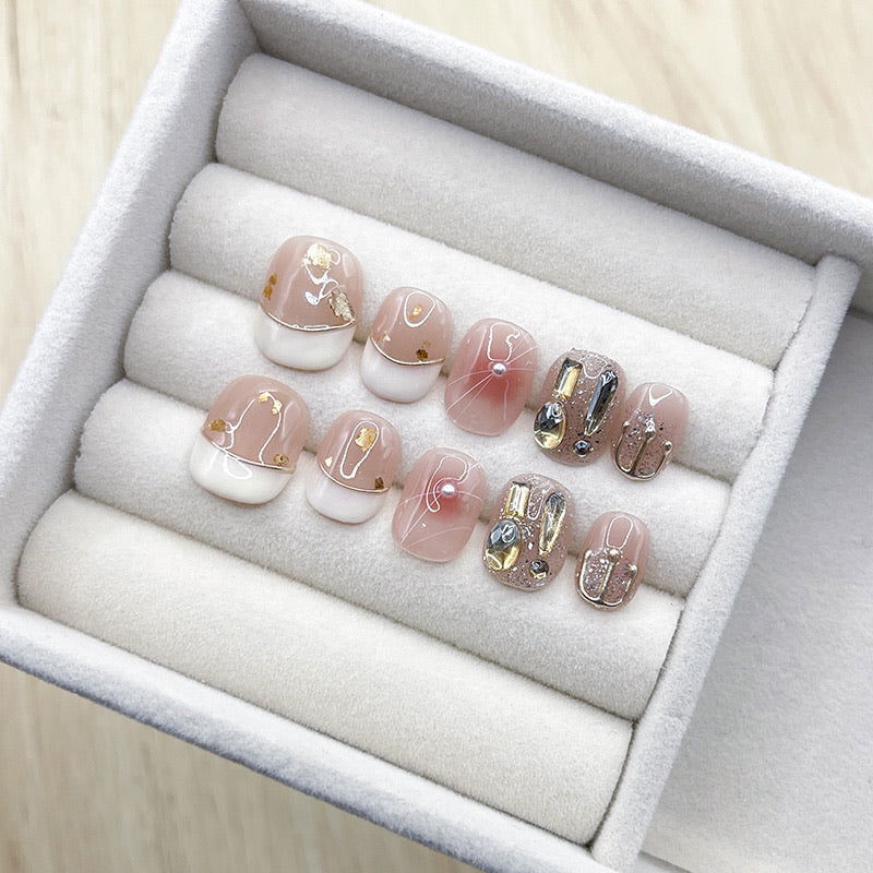 Elegant Gold Line - Le Nail NYC -