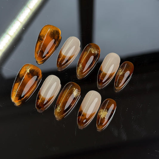 Elegant Tortoiseshell Print Nail Press-on Set with Gold Foil Leaves French Tip Almond Shape Delicate Details Sophisticated Look Natural